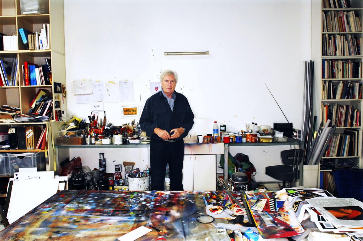 Peter Klasen dans son atelier à Vincennes, novembre 2006